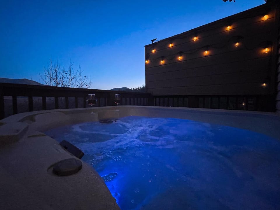 Heavenly View - Bear Themed Cabin, HotTub, Dog-Friendly, Near Gatlinburg Cabin in Chalet Village
