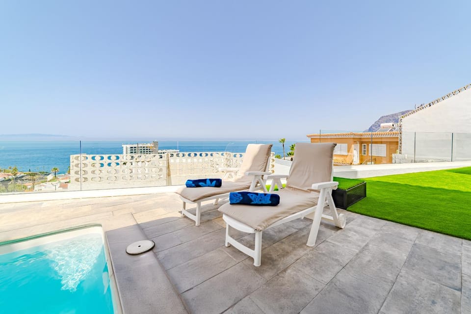 Fabuloso Bungalow con Vista Panorámica y Piscina Privada. House in Acantilados de Los Gigantes