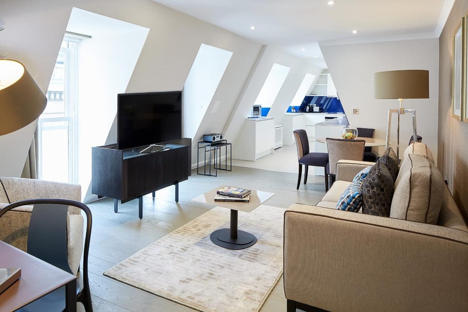 Kitchen or kitchenette, Living room, Seating area