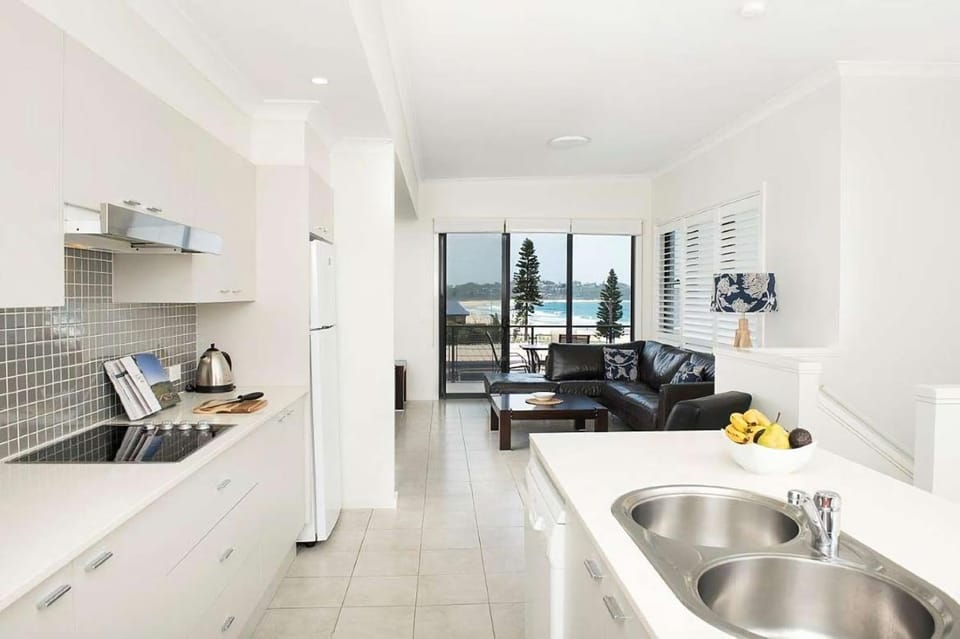 Kitchen or kitchenette, Living room, stove