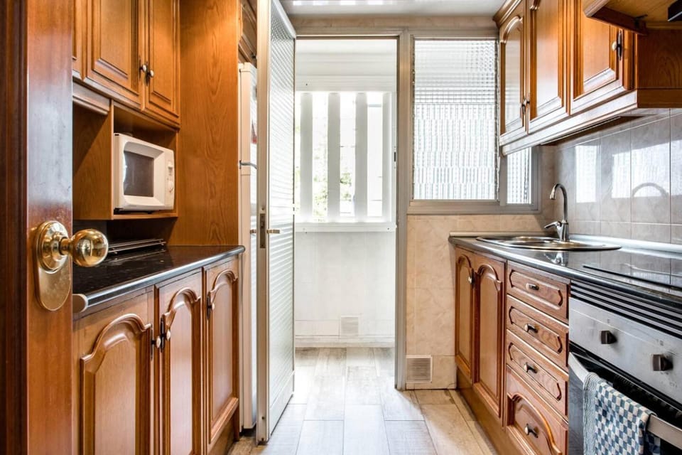 Charming Apartment With Vibrant Accents Apartment in L'Hospitalet de Llobregat
