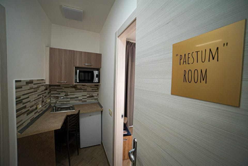 Kitchen or kitchenette, Bedroom