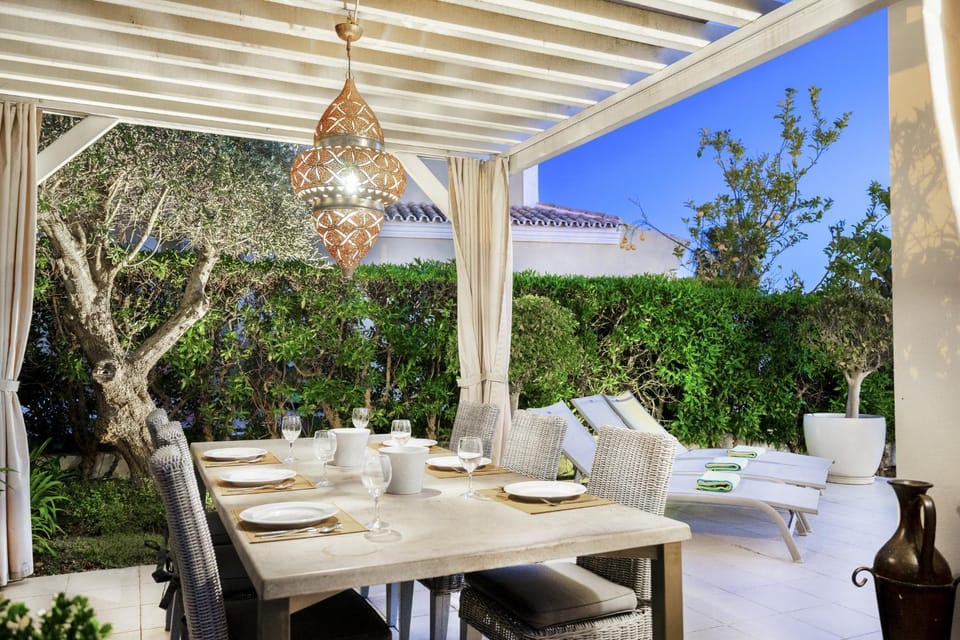 Patio, Dining area
