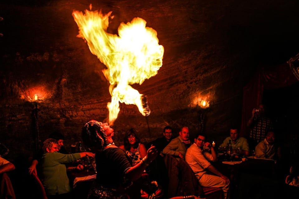 Restaurant/places to eat, Evening entertainment, Entertainment