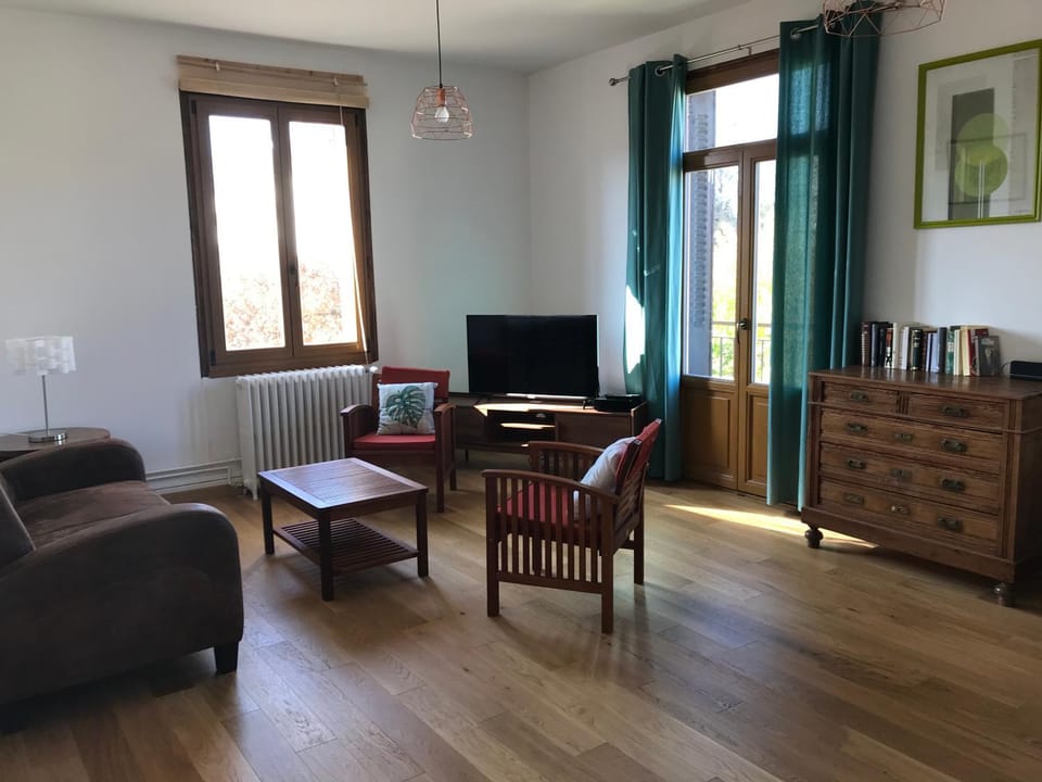 LE CATALPA - centre ville, jardin & parking! Apartment in Annecy