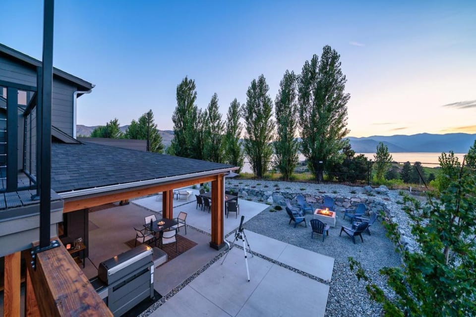 Summersalts #55 House in Chelan (In Town)