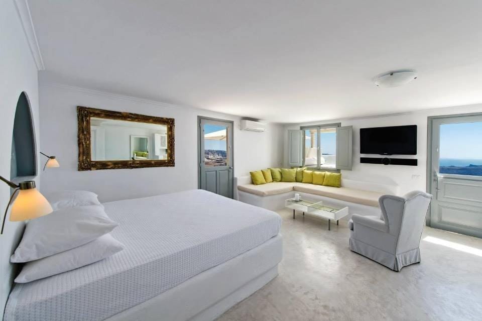 Caldera Cliff Illusion Apartment hotel in Thera