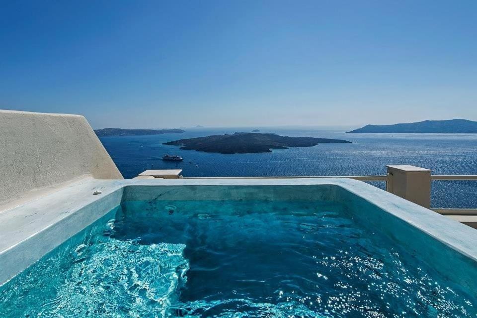 Caldera Cliff Illusion Apartment hotel in Thera