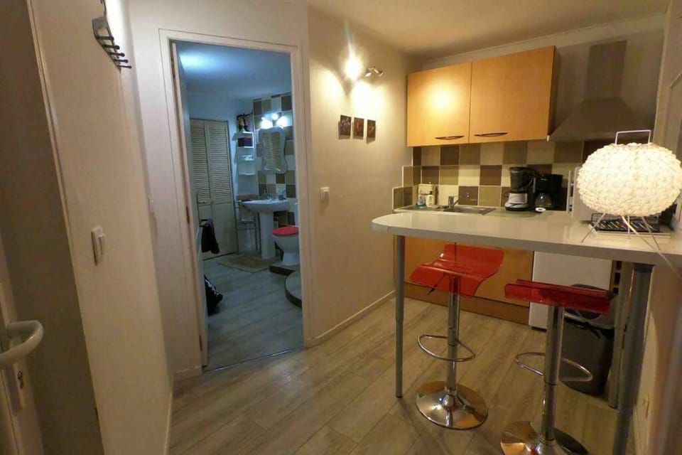 Bathroom, Kitchen or kitchenette, Dining area