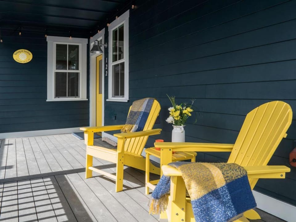 Walking on Sunshine #75 House in Chelan (In Town)
