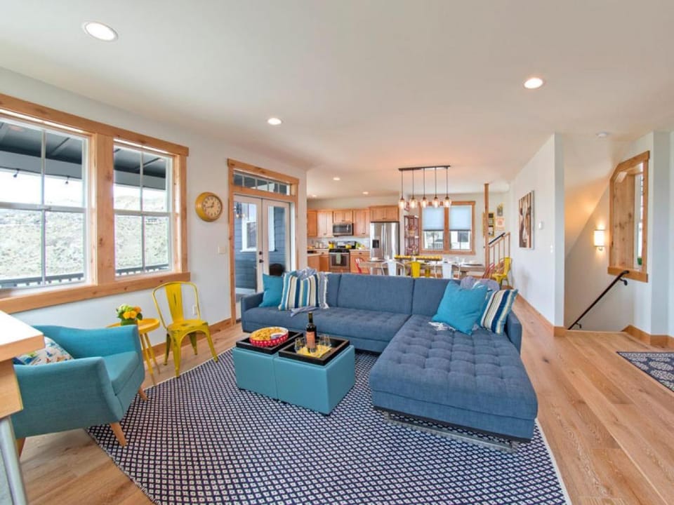 Walking on Sunshine #75 House in Chelan (In Town)