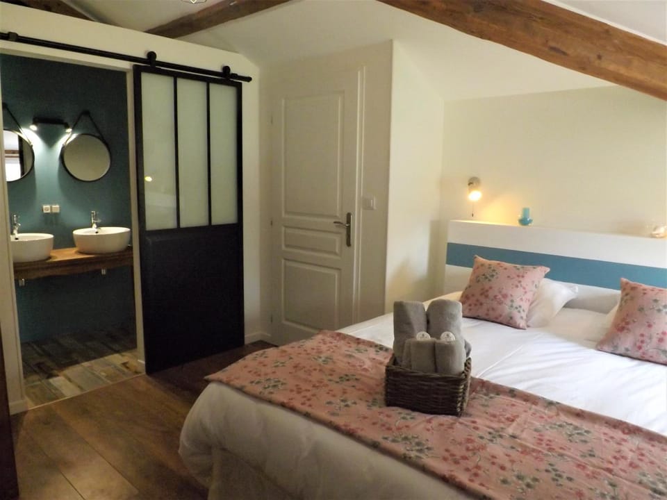 Bed, Coffee/tea facilities, Photo of the whole room