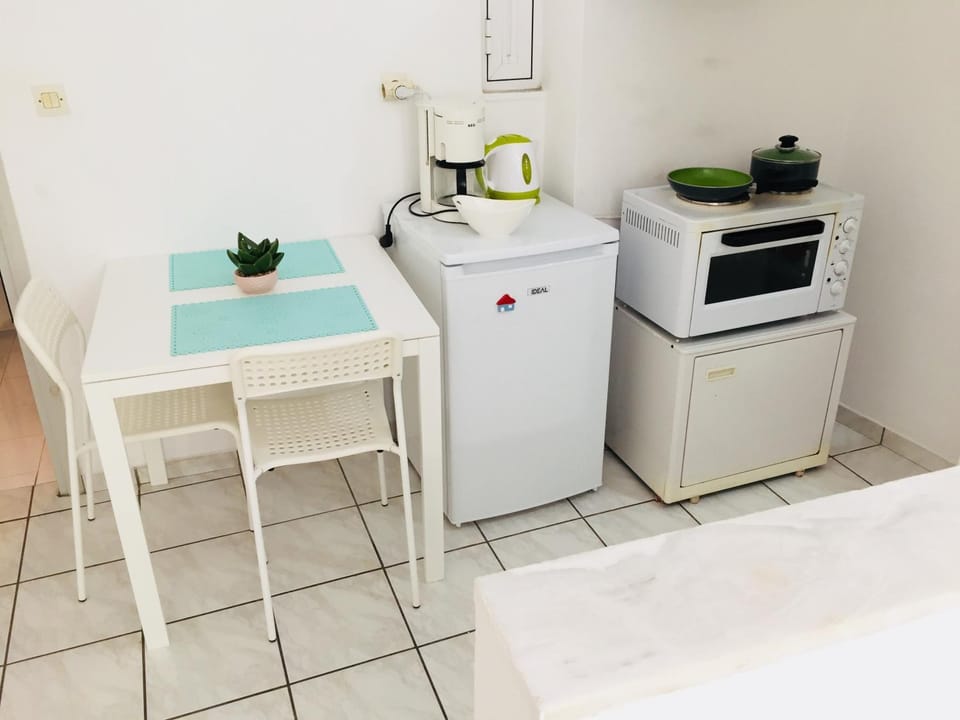 Coffee/tea facilities, Kitchen or kitchenette, Dining area, pet friendly, stove