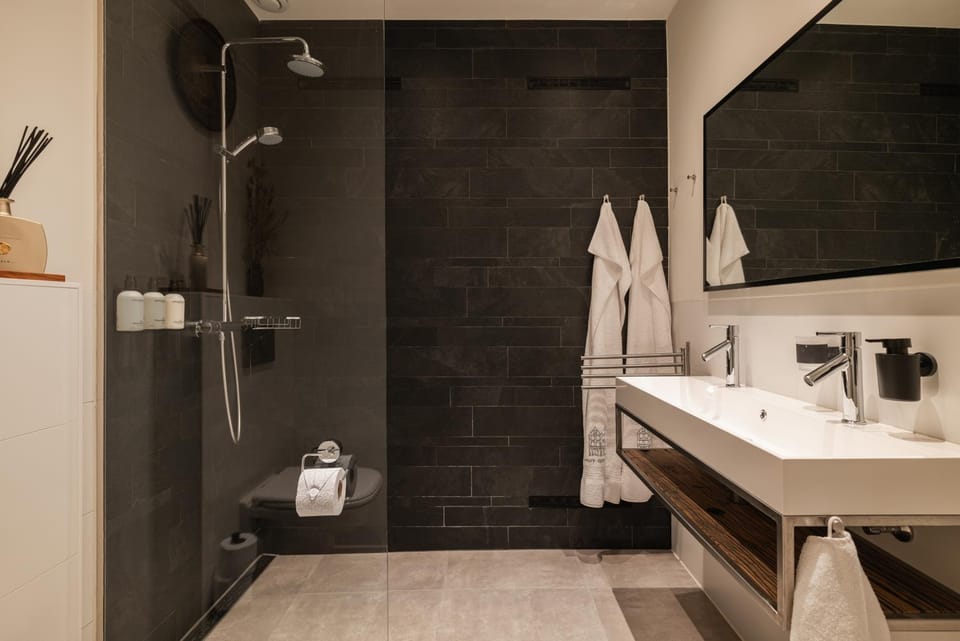 Shower, Bathroom, towels