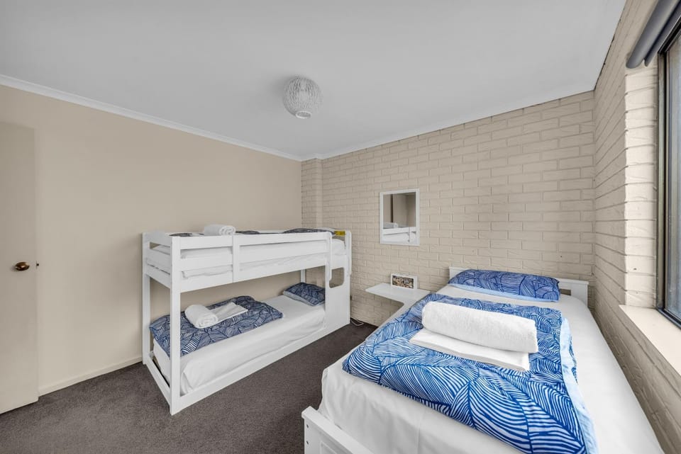 Bed, Bedroom, bunk bed