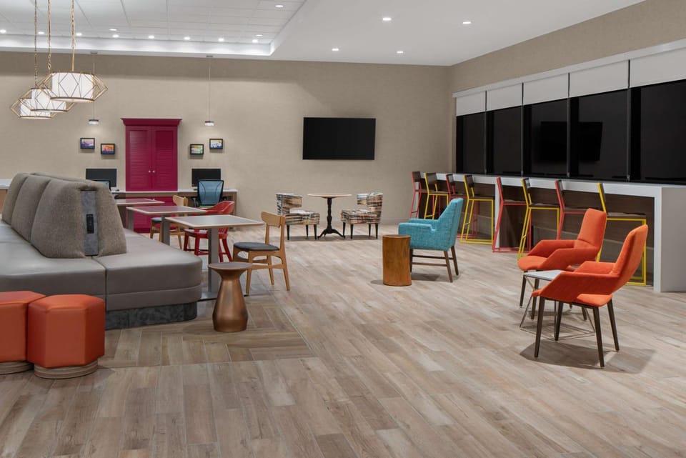 Communal lounge/ TV room, Lobby or reception