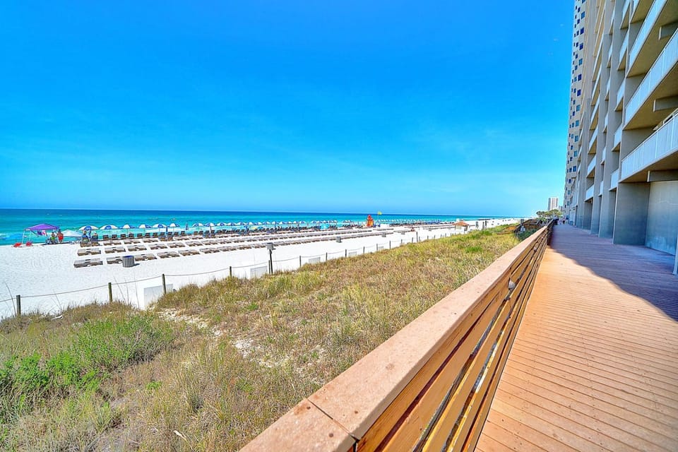 Amazing Sunset Oceanfront Condo Apartment in Panama City Beach