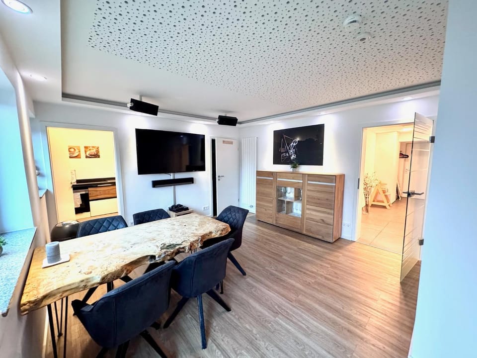 Communal lounge/ TV room, TV and multimedia, Dining area, Evening entertainment