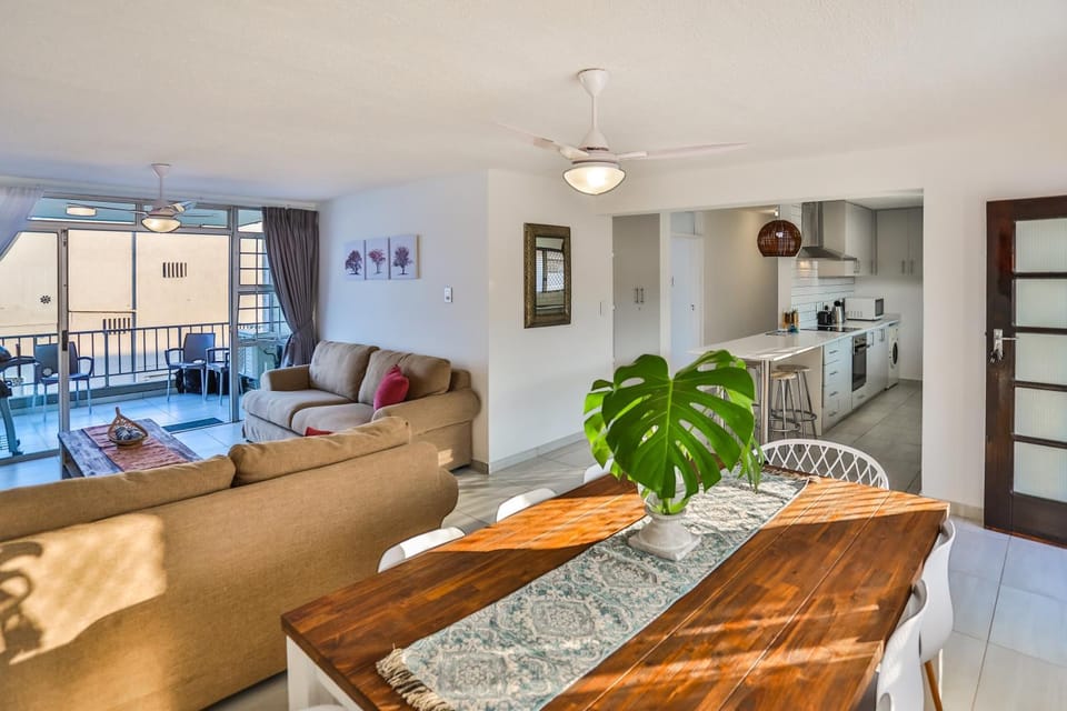 Living room, Photo of the whole room, Dining area