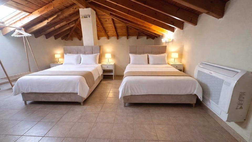 Bed, Photo of the whole room, Bedroom, internet, air conditioner