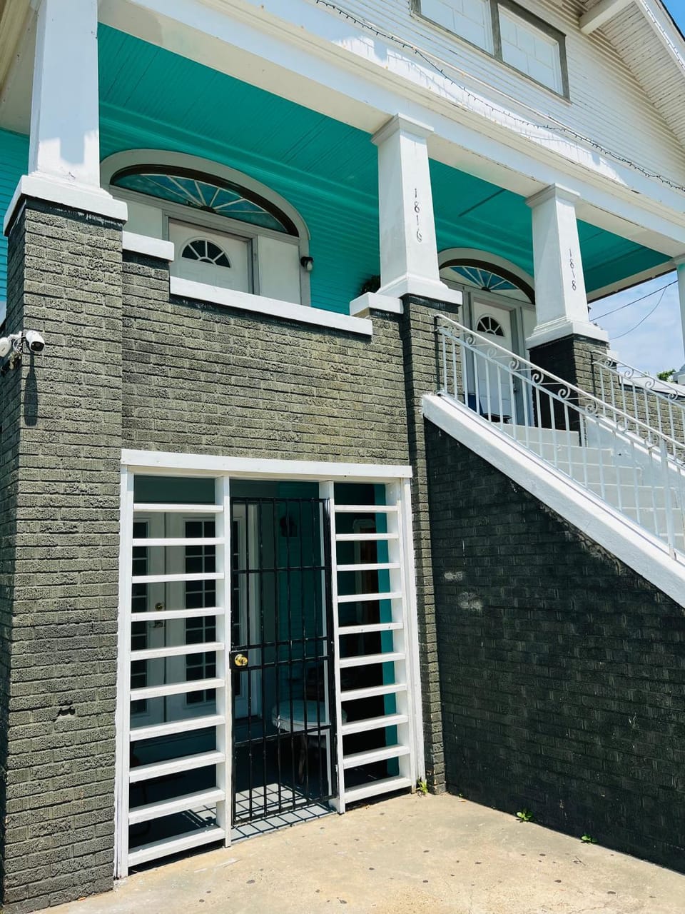 Near French Quarter Nice Two Bedrooms+ Apartment in Ninth Ward