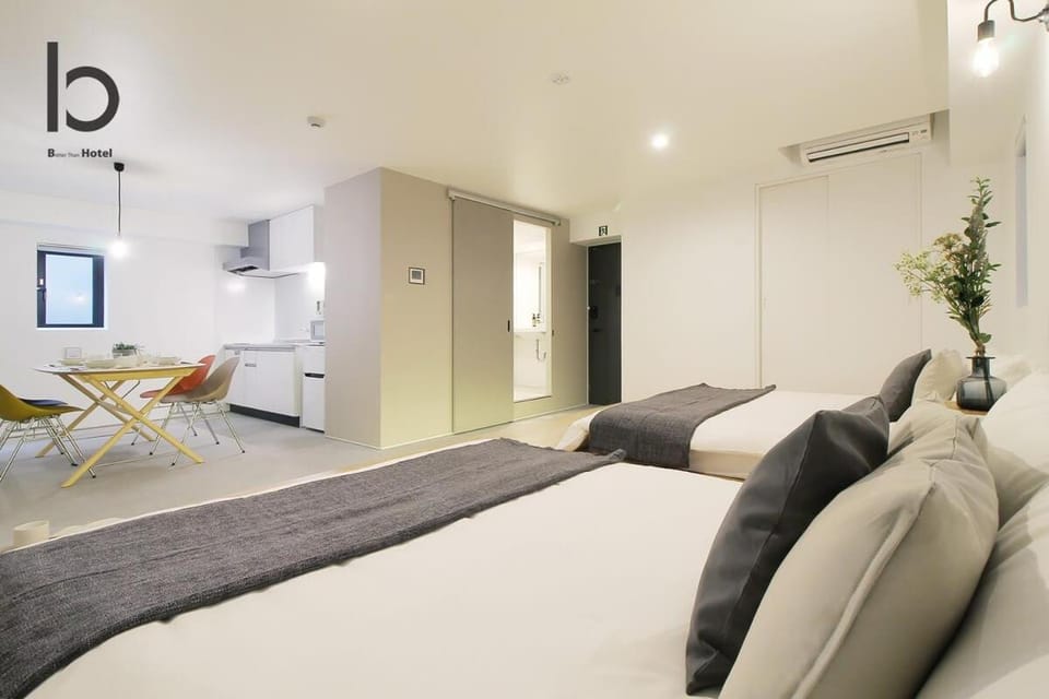 b hotel Heiwaodori 302 - Huge Apt in Famous Hiroshima Dori For 6p Apartment in Hiroshima