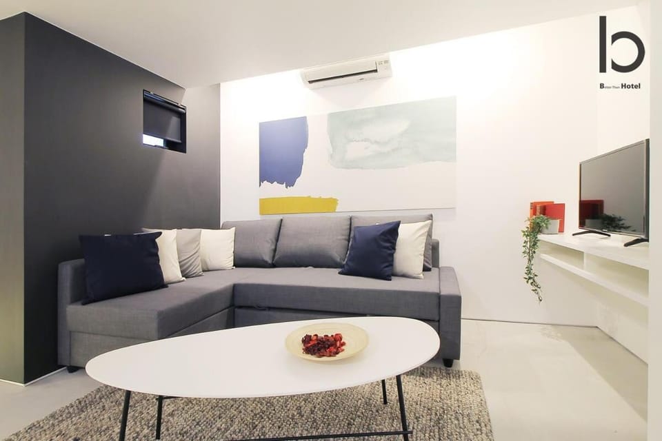 b hotel Heiwaodori 302 - Huge Apt in Famous Hiroshima Dori For 6p Apartment in Hiroshima