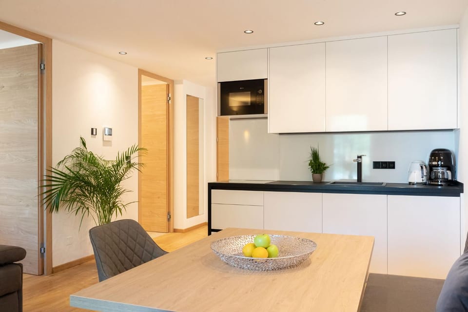 Coffee/tea facilities, Kitchen or kitchenette, Dining area