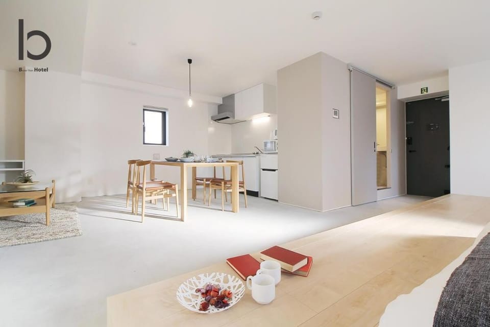b hotel Heiwaodori 702 - Huge Apt in Famous Hiroshima Dori for 6p Apartment in Hiroshima