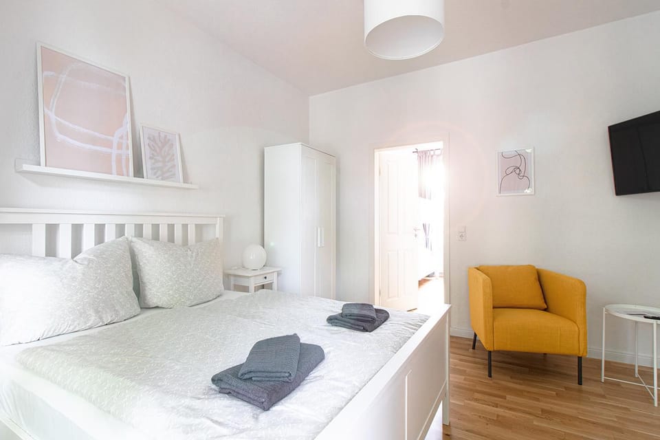 Bed, Photo of the whole room, Bedroom