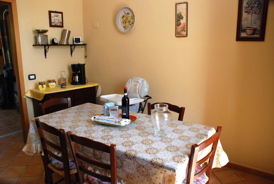 Dining area, kitchen