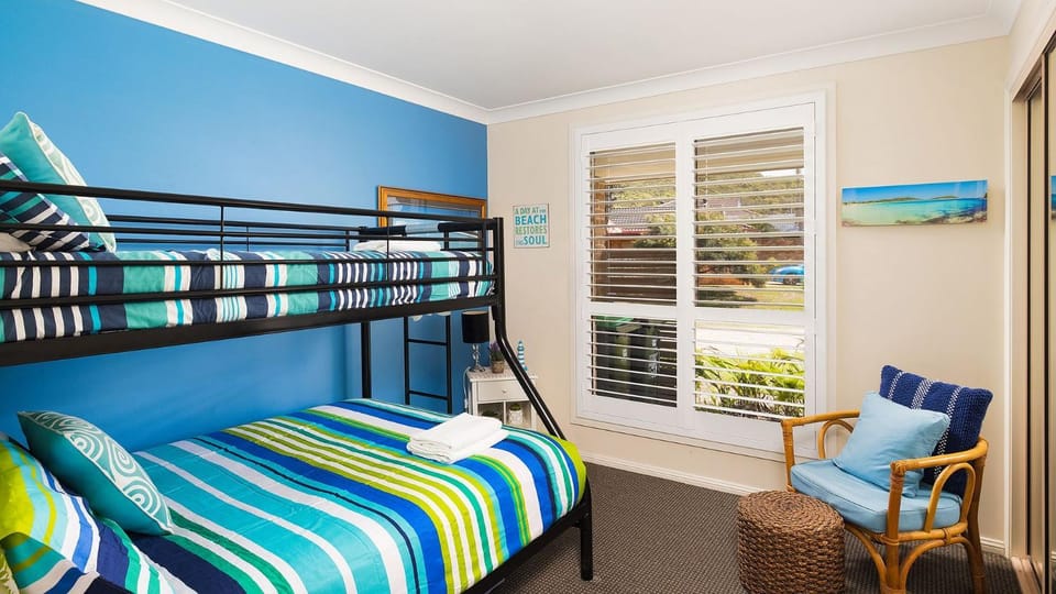 Bed, Photo of the whole room, Bedroom, bunk bed