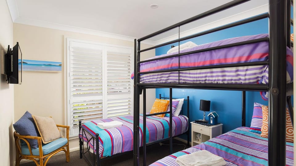Bed, Photo of the whole room, Bedroom, bunk bed
