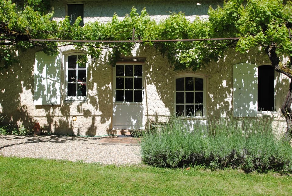 Property building, Patio, Facade/entrance, Garden