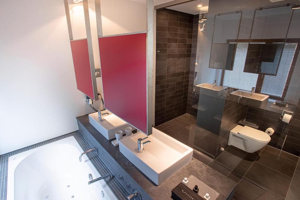 Bathroom, Swimming pool