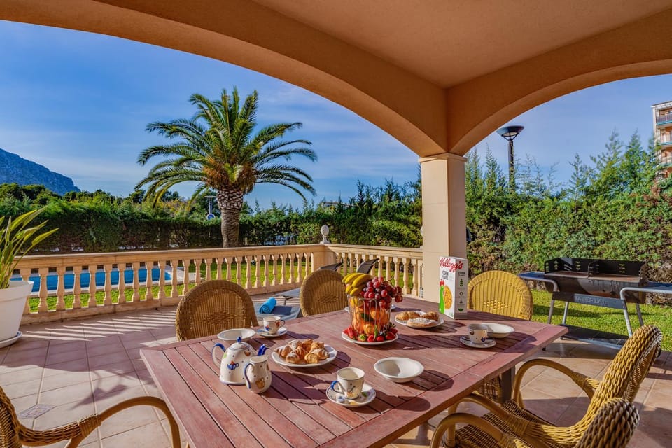 BBQ facilities, Balcony/Terrace, Pool view
