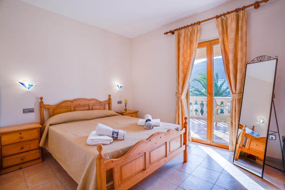 Bed, Photo of the whole room, Bedroom, Mountain view
