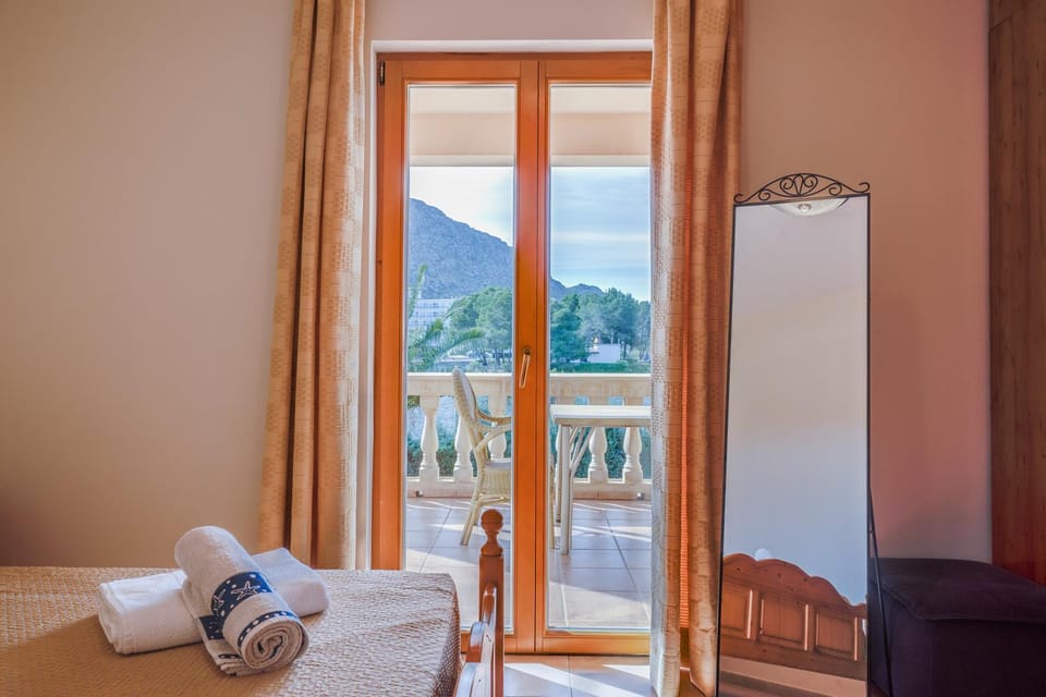 Balcony/Terrace, Bedroom, Lake view, Mountain view