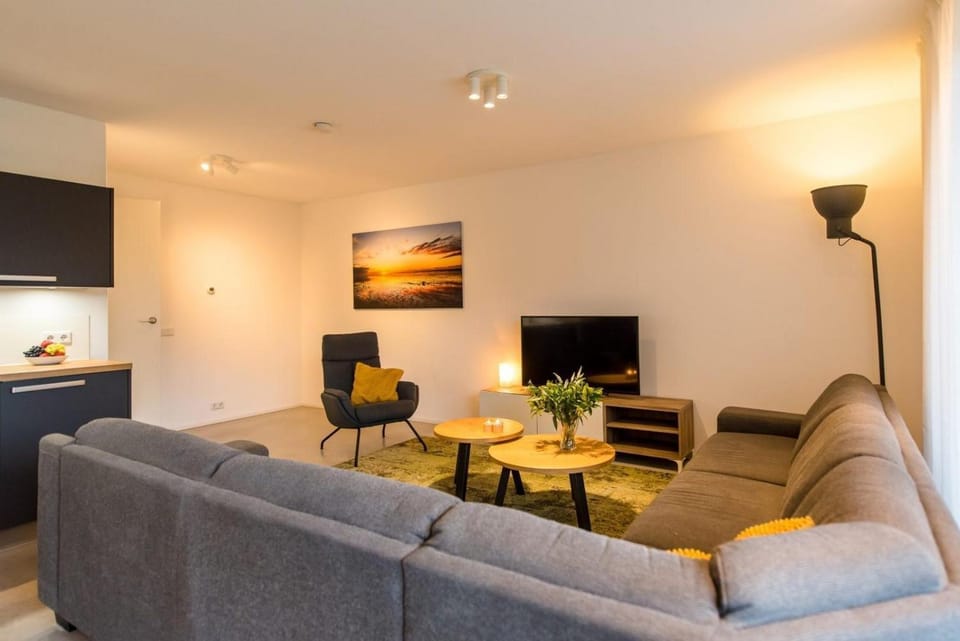 TV and multimedia, Kitchen or kitchenette, Living room, Seating area, Evening entertainment