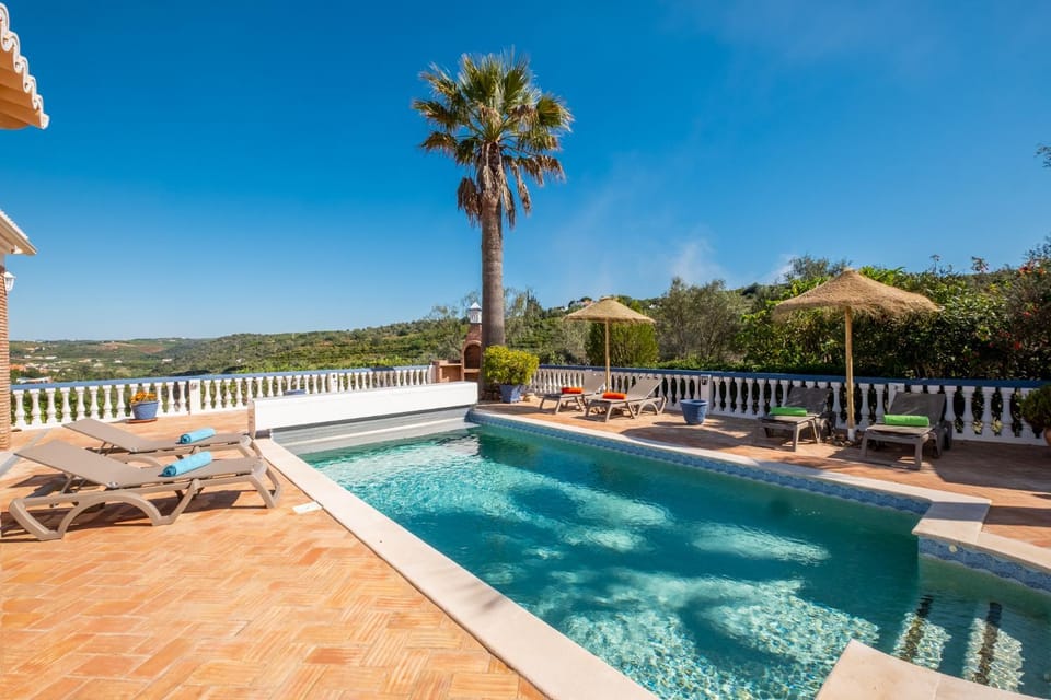 Casa Amada - Private Villa - Heated pool - Free wifi - Air Con Villa in Faro District