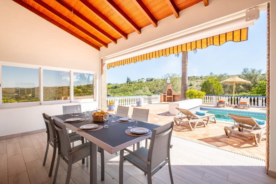 Casa Amada - Private Villa - Heated pool - Free wifi - Air Con Villa in Faro District