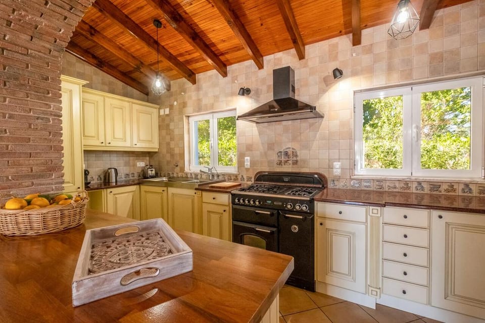 Casa Amada - Private Villa - Heated pool - Free wifi - Air Con Villa in Faro District
