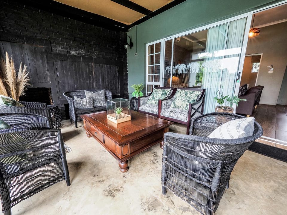 Patio, Coffee/tea facilities, Seating area