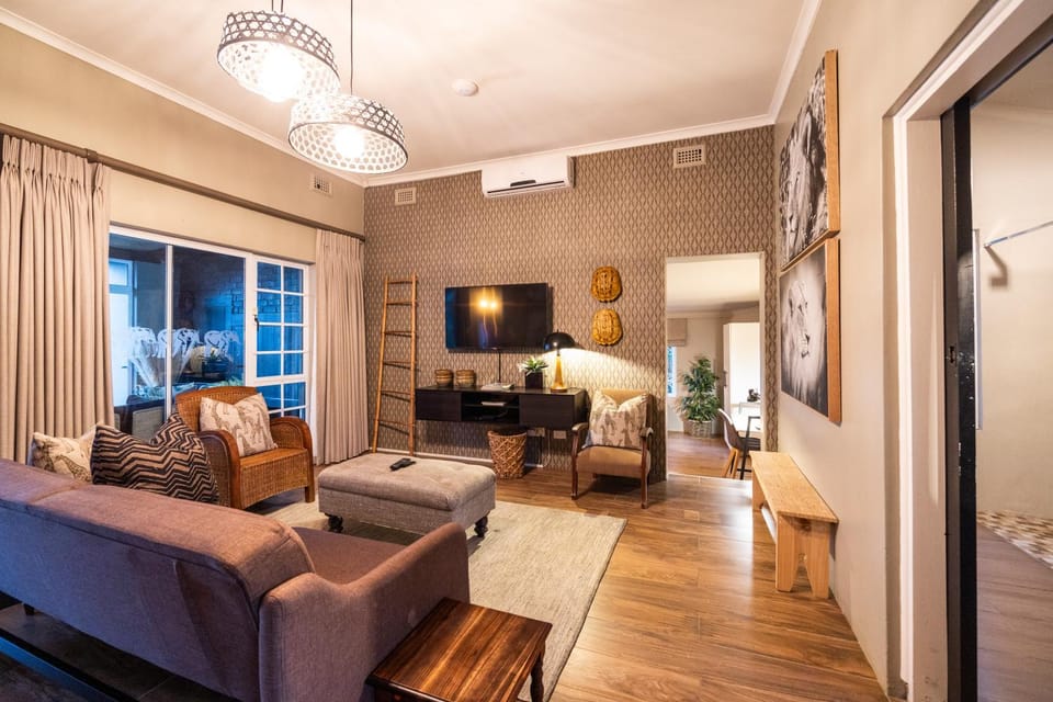 TV and multimedia, Photo of the whole room, Seating area, Evening entertainment, air conditioner