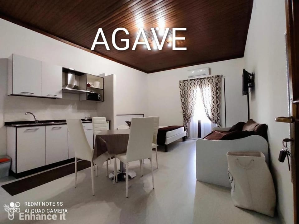 Bedroom, kitchen