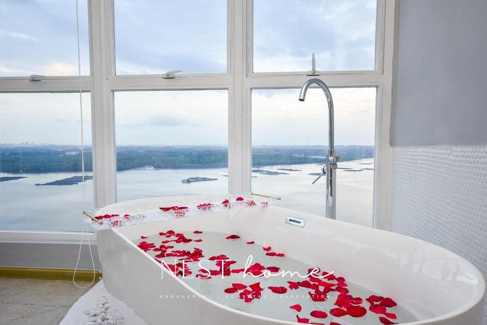Sea view, Bath