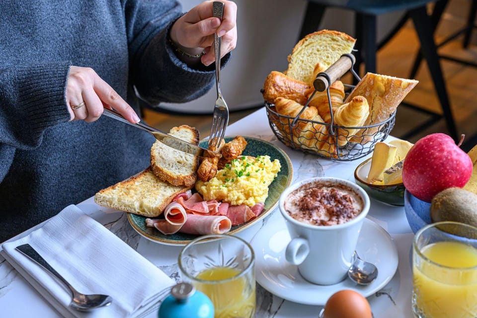 Restaurant/places to eat, Breakfast, Continental breakfast, Buffet breakfast