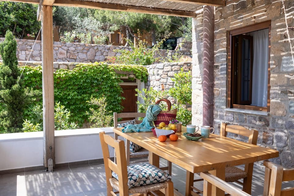 Spring, Garden, Balcony/Terrace, Seating area, Dining area, Garden view
