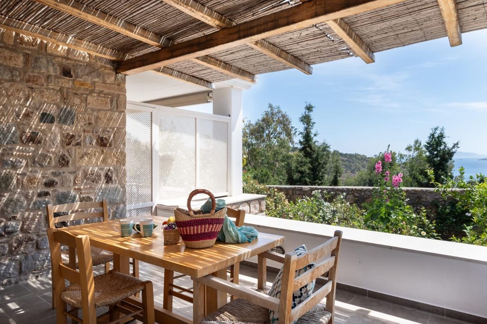 Patio, Natural landscape, Garden, View (from property/room), Balcony/Terrace, Dining area, Garden view, Sea view