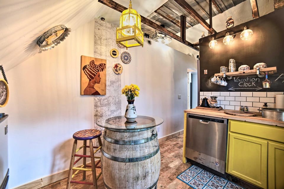 Steps to Waterfront & Dtwn: Sturgeon Bay Escape! Apartment in Sturgeon Bay
